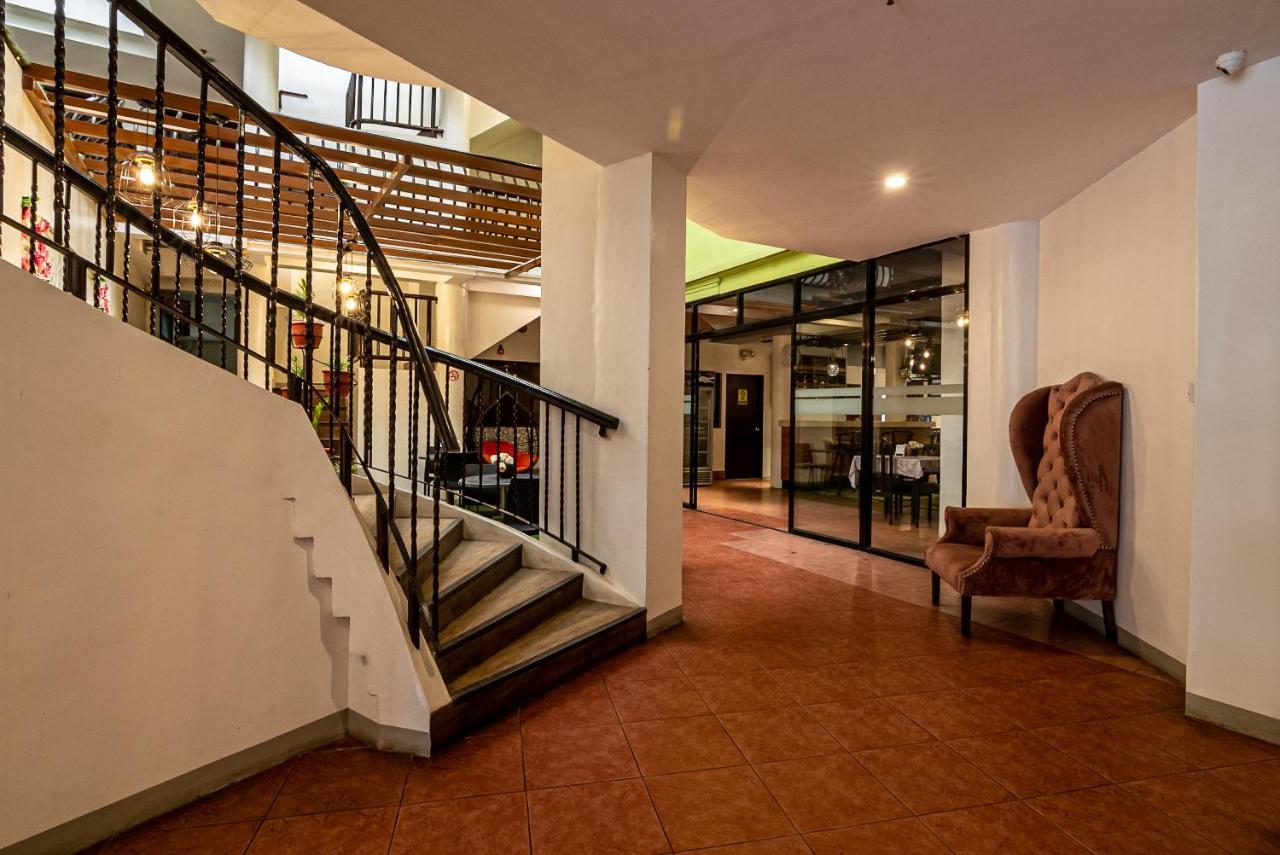Kiwi Hotel Cebu Bagian luar foto