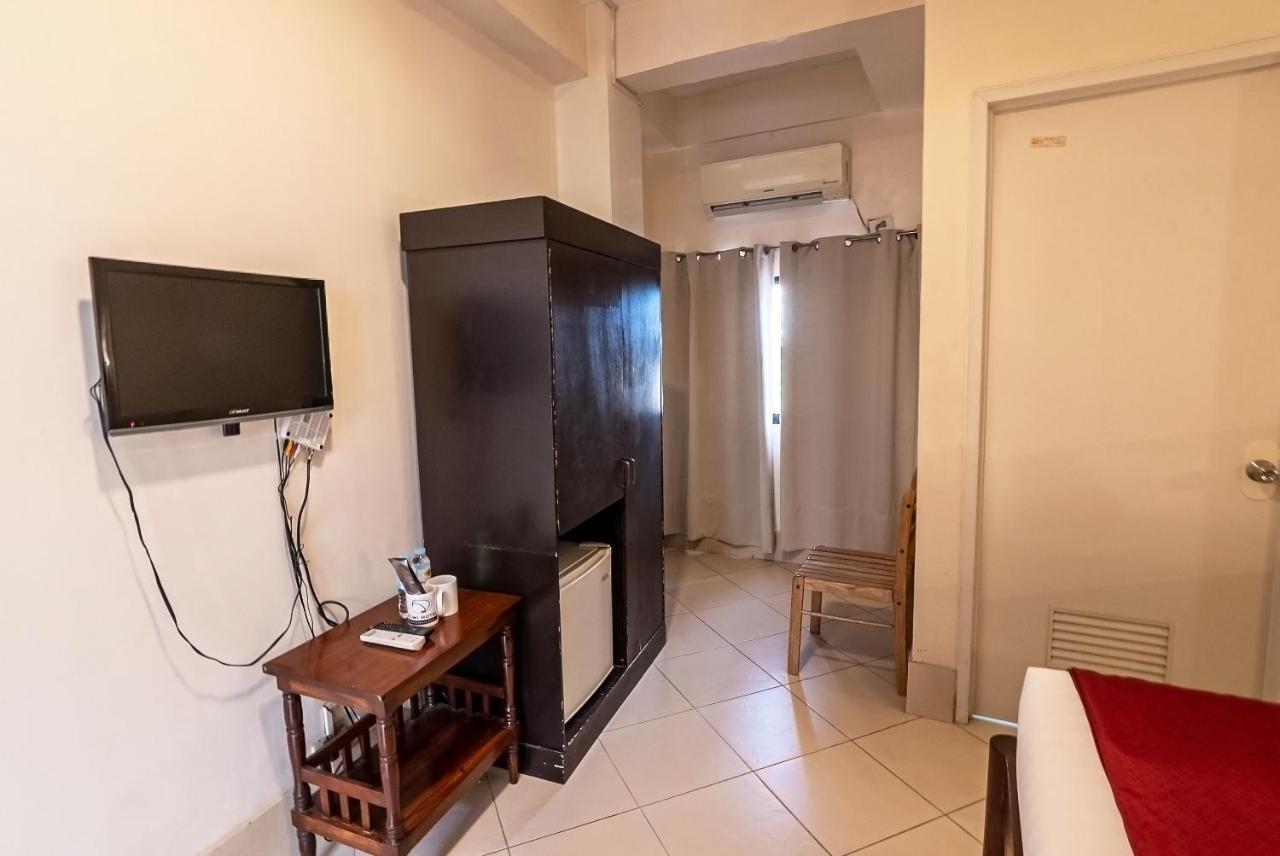 Kiwi Hotel Cebu Bagian luar foto
