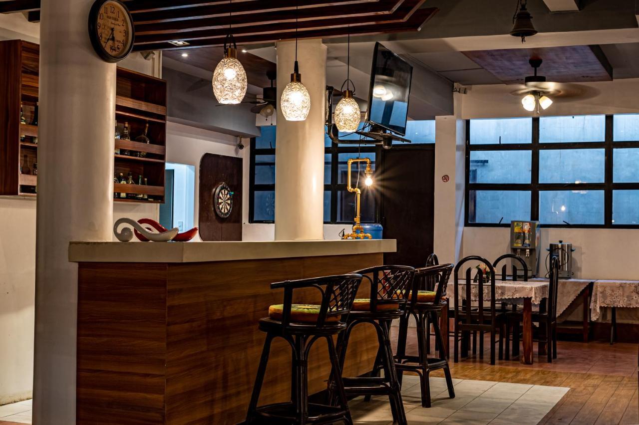 Kiwi Hotel Cebu Bagian luar foto