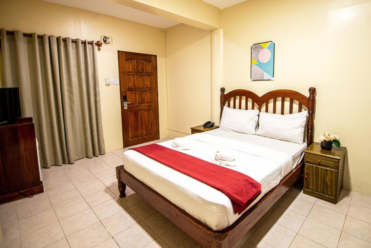 Kiwi Hotel Cebu Bagian luar foto